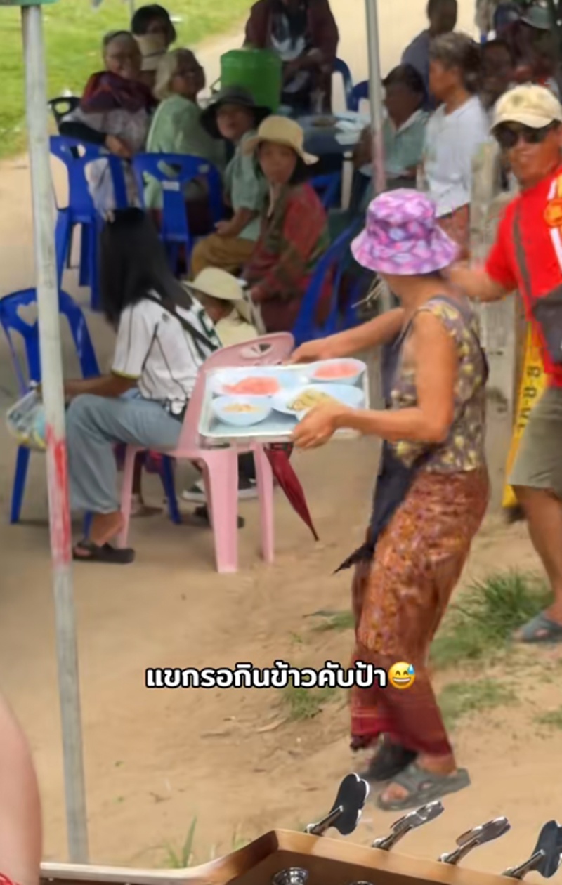 เสิร์ฟอาหาร