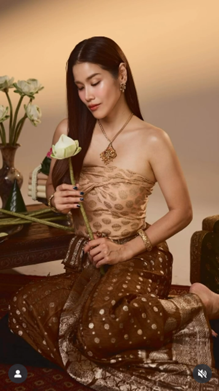 กบ พิมลรัตน์ แต่งชุดไทย สุริโยไท