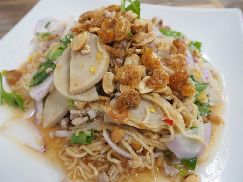 ยำมาม่าหมูยอ เมนูหมูยอ สูตรอาหาร
