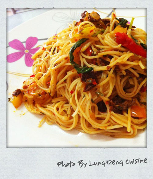 ผัดหมี่ซั่วหอยลายน้ำพริกเผา