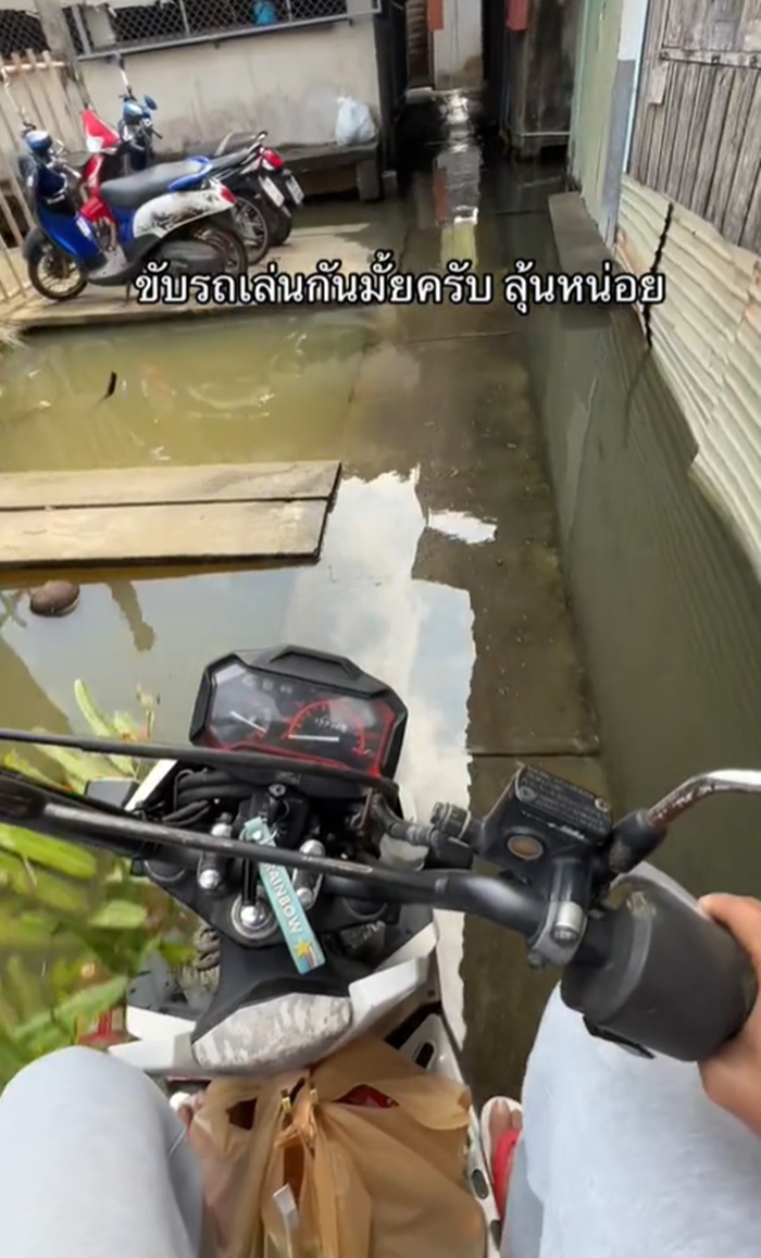 ขับมอเตอร์ไซค์