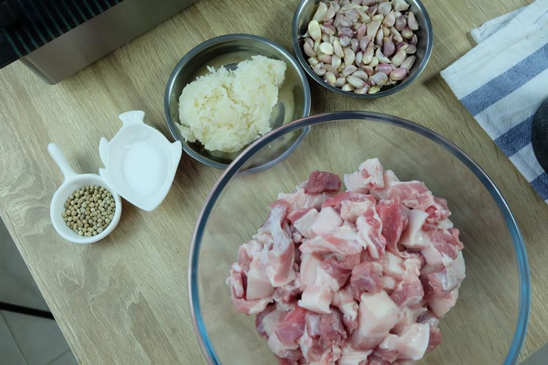 แหนมหมูสามชั้นทอด
