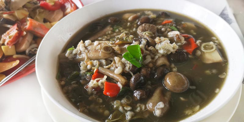 แกงเห็ดไข่มดแดง