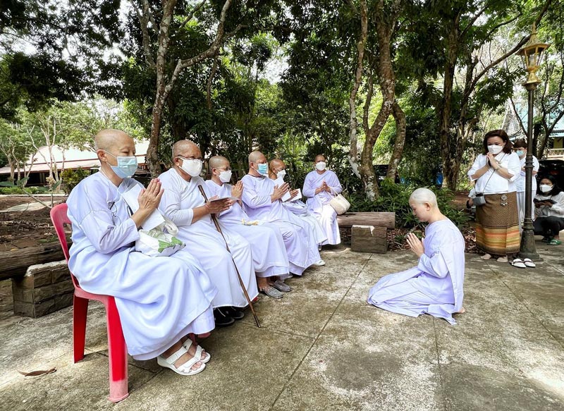 อ.เรนนี่ ช่องส่องผี