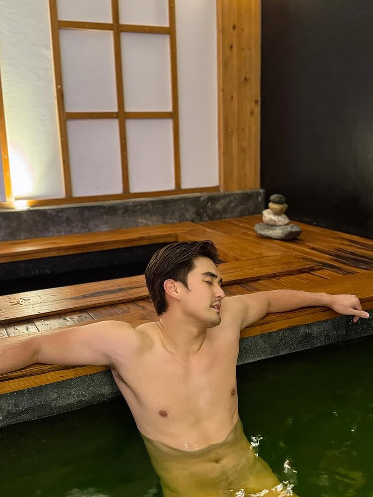 ดิว นัทธพงศ์ โชว์ภาพหวิว เปลื้องผ้าแช่ออนเซ็น
