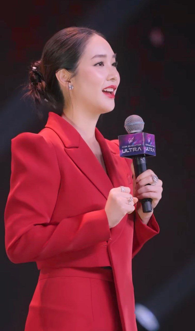 มิน พีชญา  ดิไอคอนกรุ๊ป