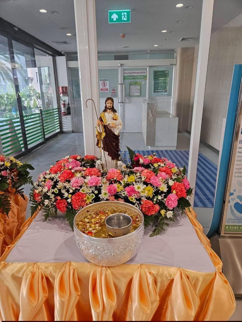 สรงน้ำพระ