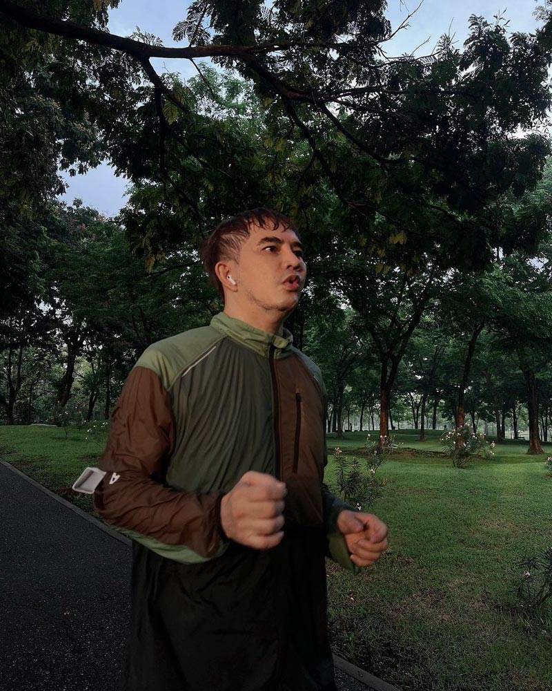 พชร์ อานนท์