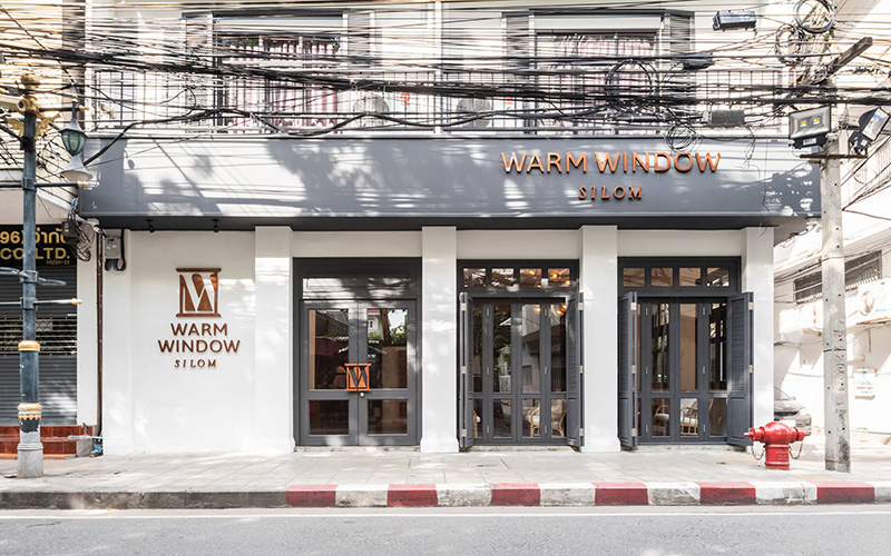 ด้านหน้าที่พัก Warm Window Silom