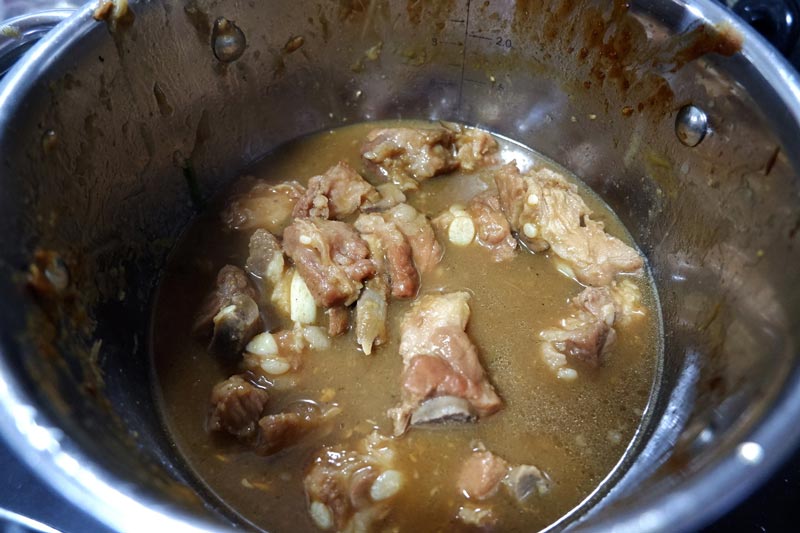 ซี่โครงหมูตุ๋นเต้าเจี้ยว