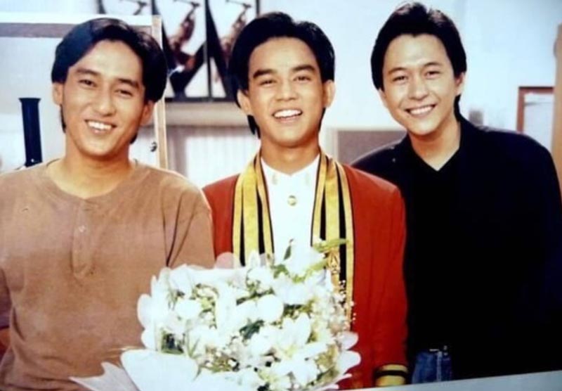 3 หนุ่ม 3 มุม