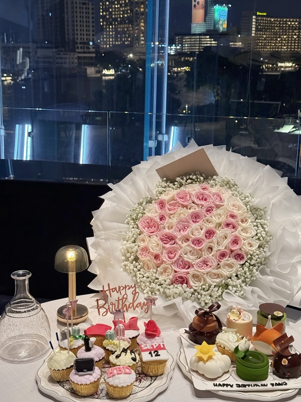 ฟาง ธนันต์ธรญ์ ฉลองวันเกิด โชว์ช่อดอกไม้สุดอลัง 