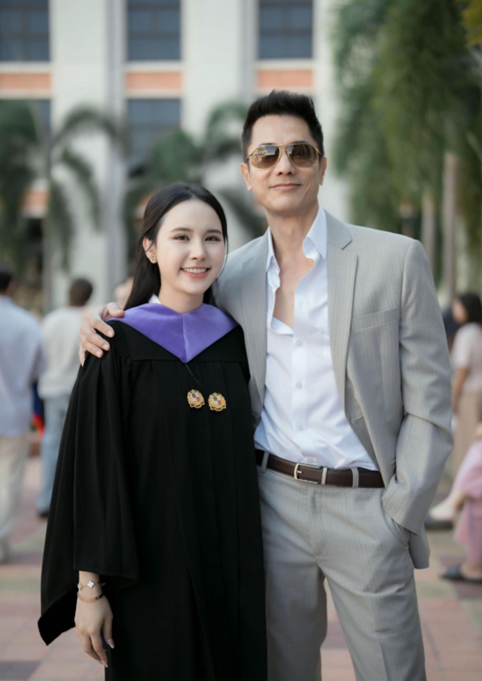 รับปริญญา