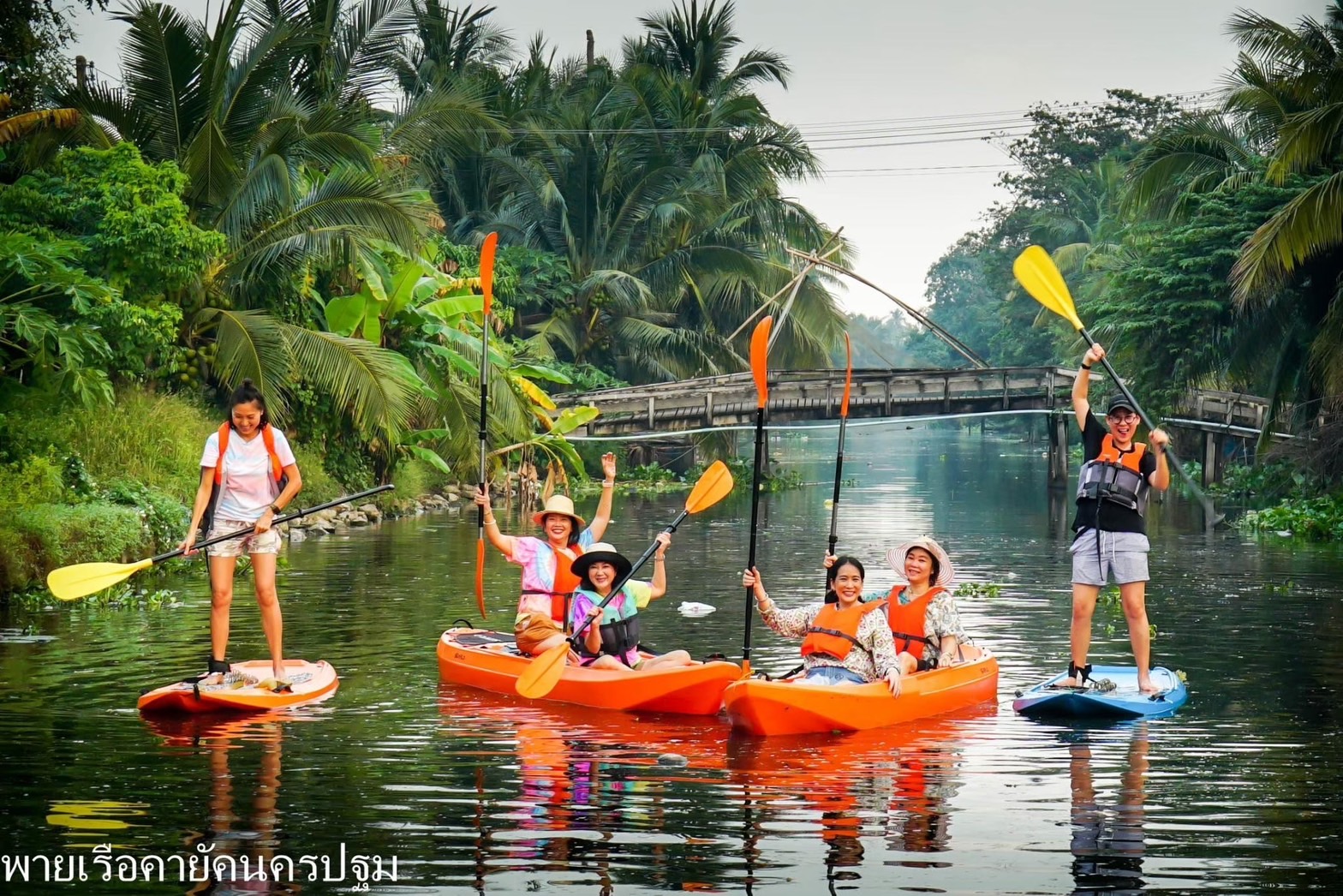 พายเรือคายักที่สวนคลองจินดา จังหวัดนครปฐม