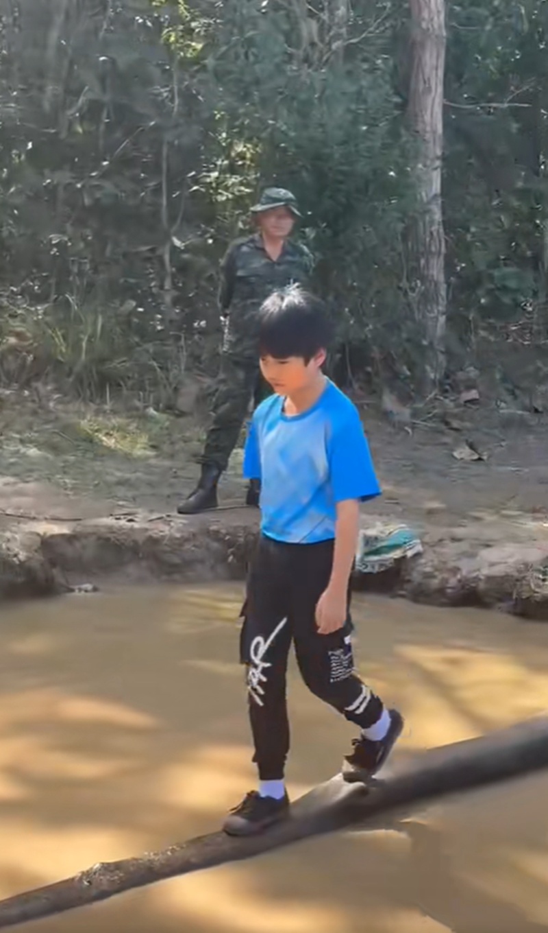 ข้ามท่อนไม้