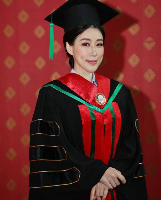 เอิร์น จิรวรรณ ประวัติ