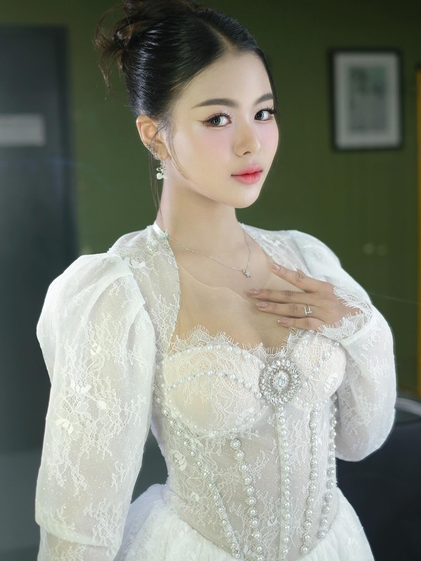 ยูกิ ไหทองคำ โดนติงยับชุดออกรายการดังรัดเป้าเกินงาม