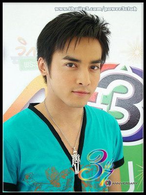 โก โกสินทร์ ประวัติดารา