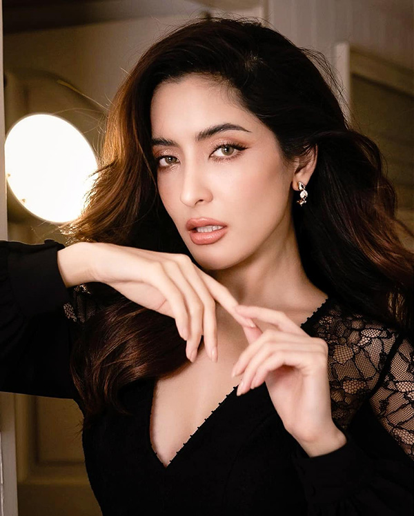 พิ้งค์กี้ สาวิกา