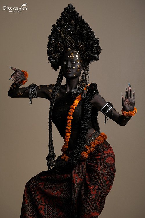 มิสแกรนด์ไทยแลนด์ 2025 ลุคประกวดรอบ ชุดชาติพันธุ์ใต้ คาบสมุทรมาลายู ทำถึงทุกคน !