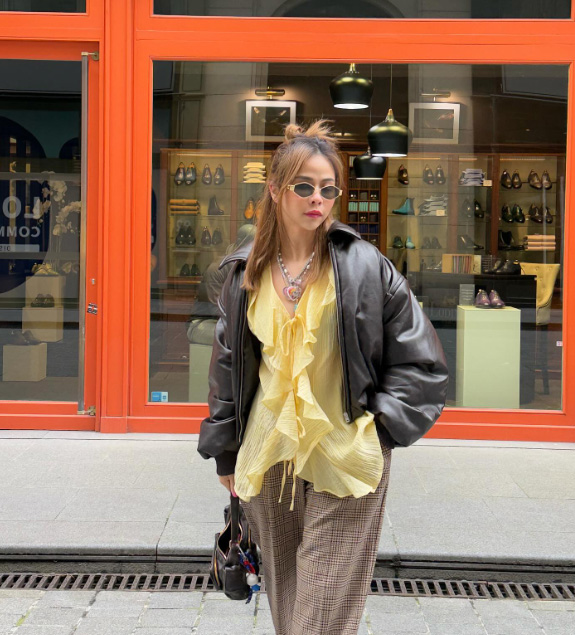 พลอย ชวพร คือใคร รู้จักพร้อมส่องแฟชั่นชิค ๆ สไตล์แฟชั่นนิสต้าตัวแม่