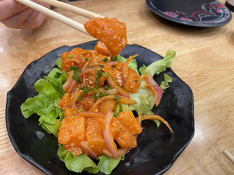 ลาบแซลมอนดิบ สูตรลาบแซลมอน เมนูลาบ เมนูปลาแซลมอน สูตรอาหาร