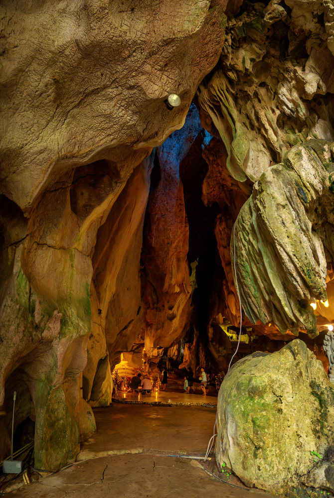 วัดถ้ำเขาประทุน