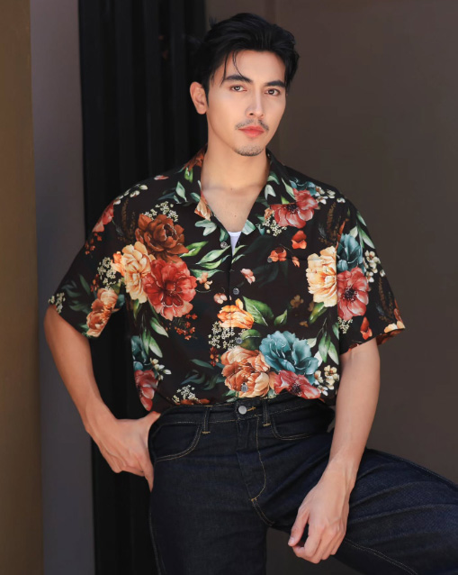 10 เสื้อสงกรานต์แฟชั่น ผู้ชาย 2025 ไอเดียแต่งตัวเล่นน้ำแบบเท่ ๆ