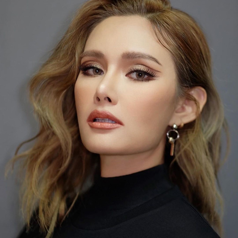 หญิง รฐา