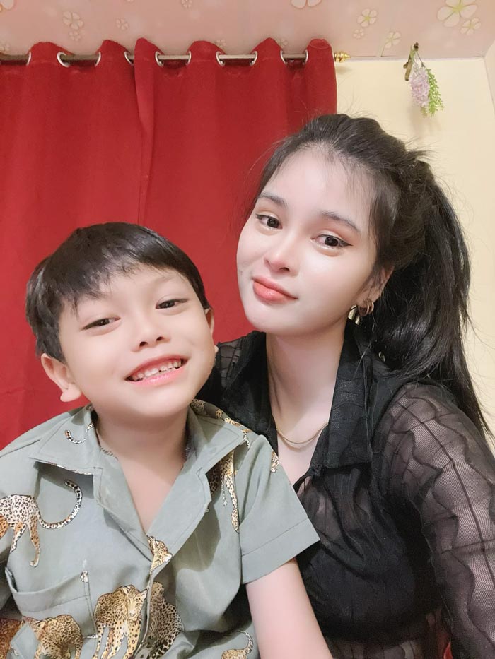 เอ๋ มิรา