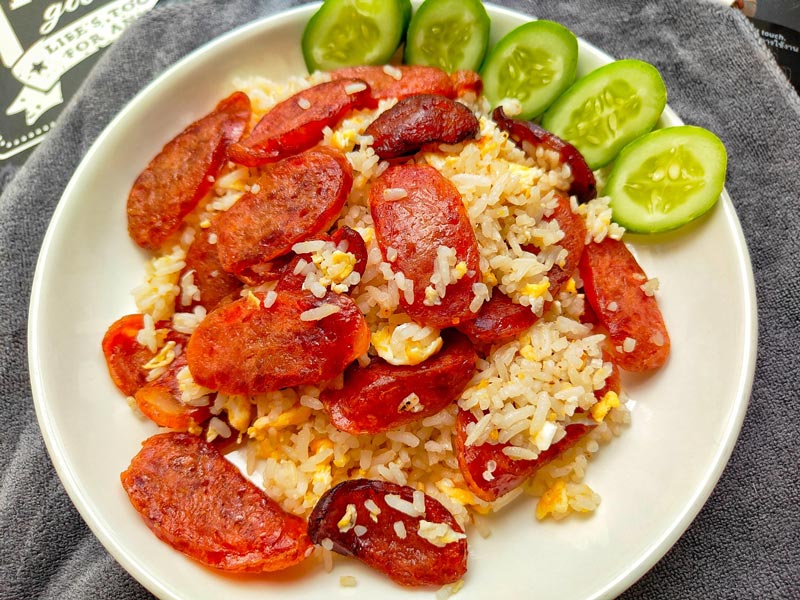 ข้าวผัดกุนเชียงพร้อมเสิร์ฟ