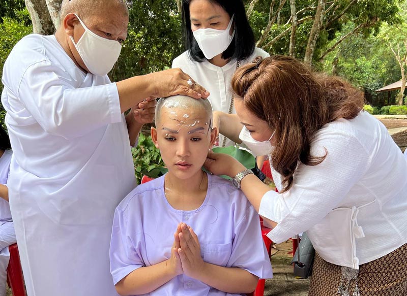 อ.เรนนี่ ช่องส่องผี