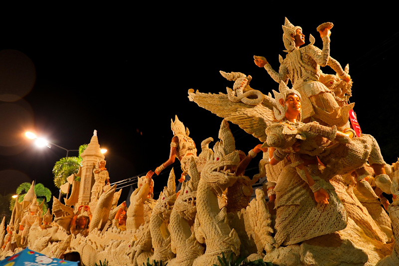 แห่เทียนเข้าพรรษา อุบลราชธานี