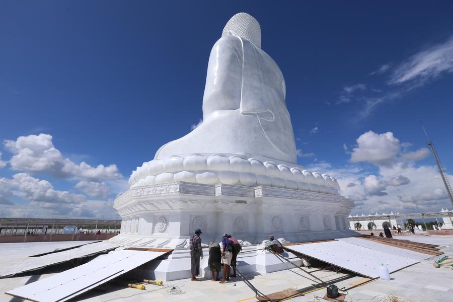 พระพุทธรูปหินอ่อน