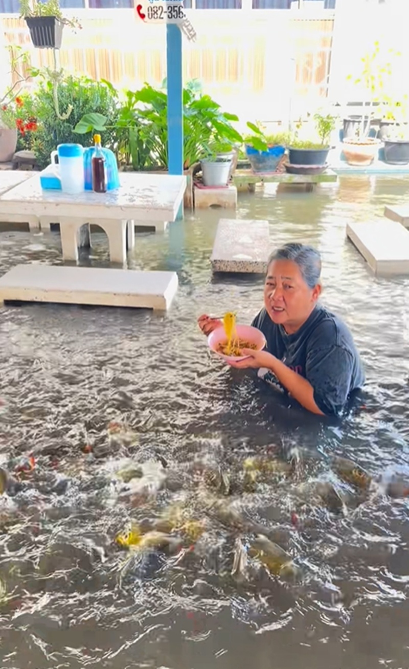 กินก๋วยเตี๋ยว