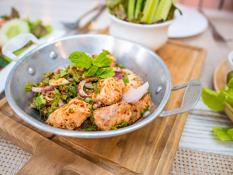 ลาบแซลมอนสุก สูตรลาบแซลมอน เมนูลาบ เมนูปลาแซลมอน สูตรอาหาร