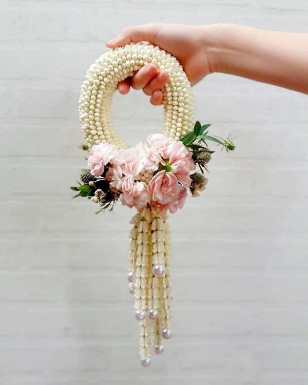 พวงมาลัยวันแม่ ร้าน theharmony_florist