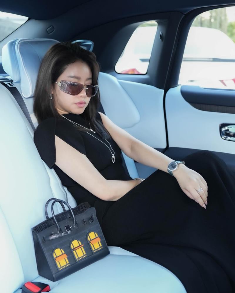 ไฮโซเมย์ วาสนา