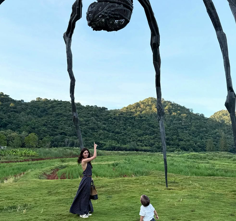  มิว นิษฐา โชว์หุ่นสุดเป๊ะ ควงไฮโซเซนต์ สามีและลูก เที่ยวเขาใหญ่ 