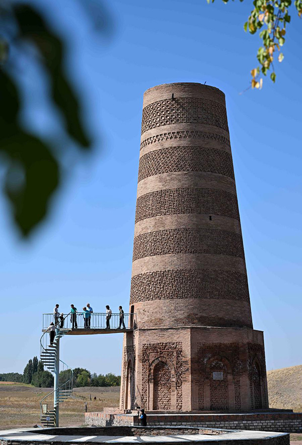 ภาพหอคอยบูรานา มรดกโลกเปี่ยมมนตร์ขลังในคีร์กีซสถาน