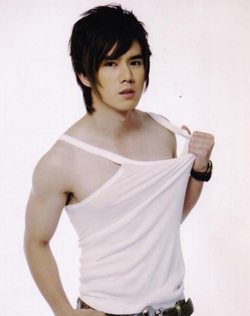 กำปั้น บาซู พัฒนาการความหล่อ