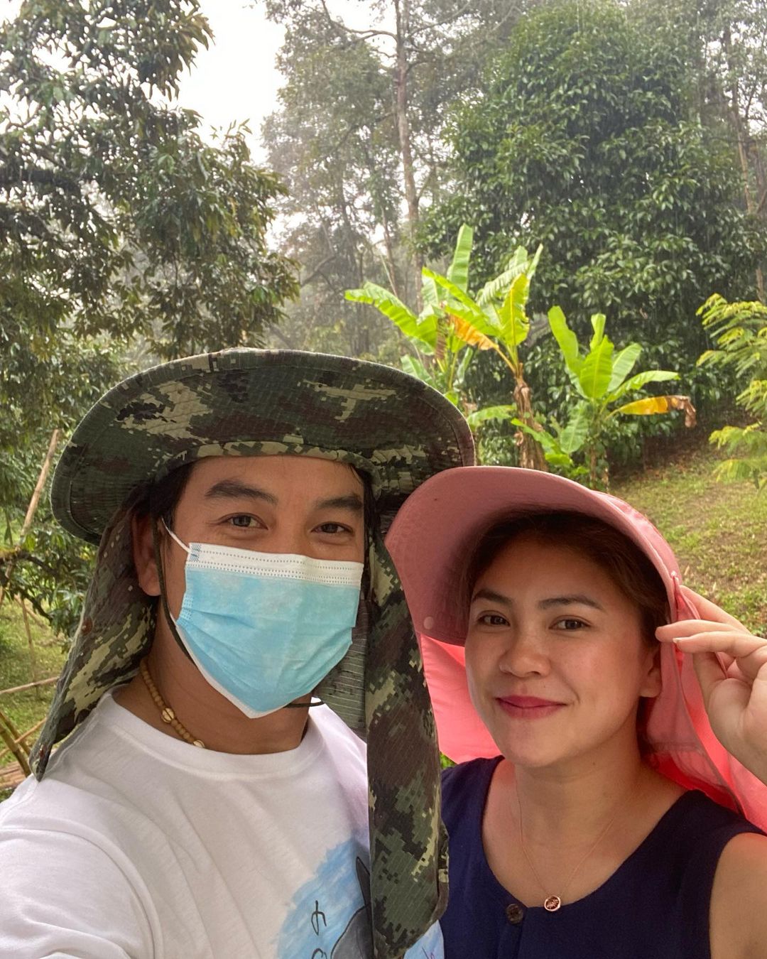 ชาคริต แย้มนาม