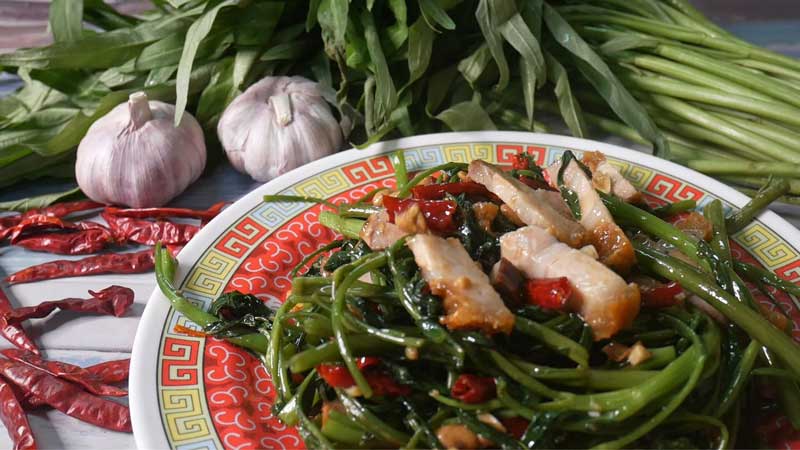 สูตรผัดผักบุ้งเผ็ด ๆ