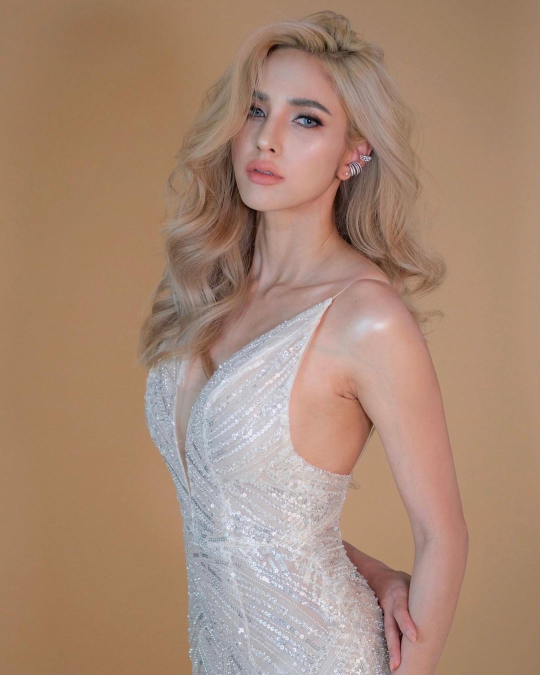 อุ้ม ลักขณา