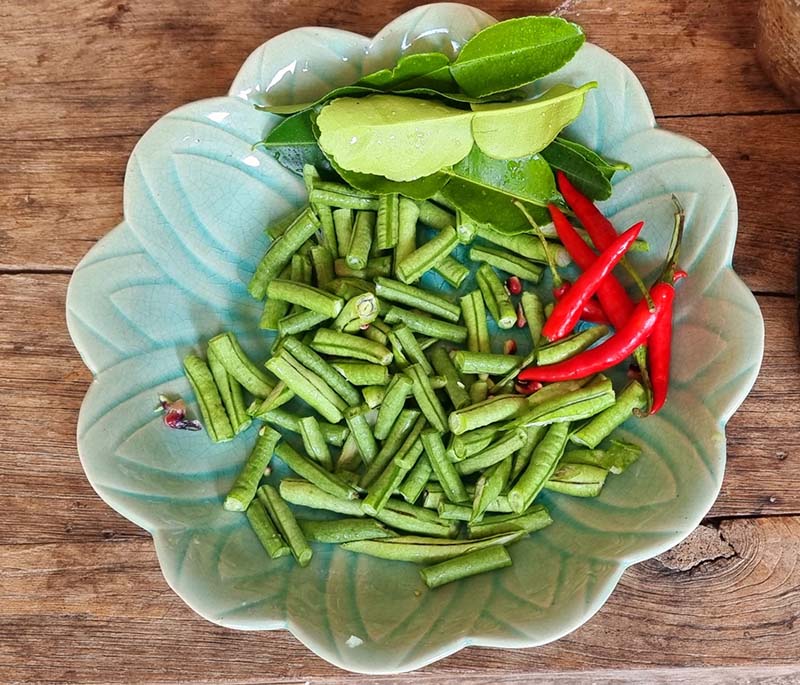 เบคอนผัดพริกขิง