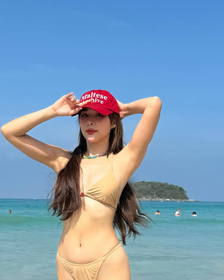 จันจิ จันจิรา ชีเสิร์ฟลุคแซ่บ นุ่งบิกินี่ แชะภาพริมหาด