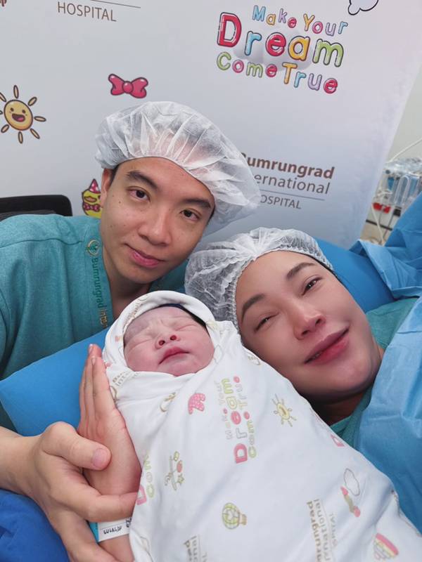 เมย์ พิชญ์นาฏ คลอดลูก