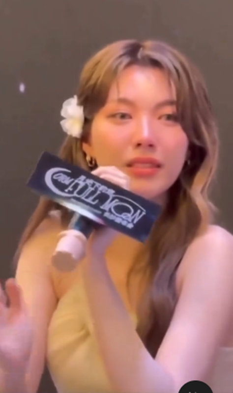 ดราม่า ออม กรณ์นภัส ร้องไห้ในงานที่จีน