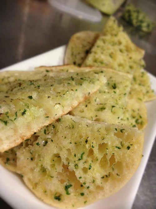 ขนมปังกระเทียม