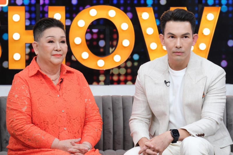 อั้ม อธิชาติ กับ คุณแม่